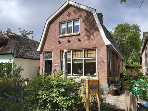 Zuideinde Apartment | Apartment in Giethoorn by Scenic Canals