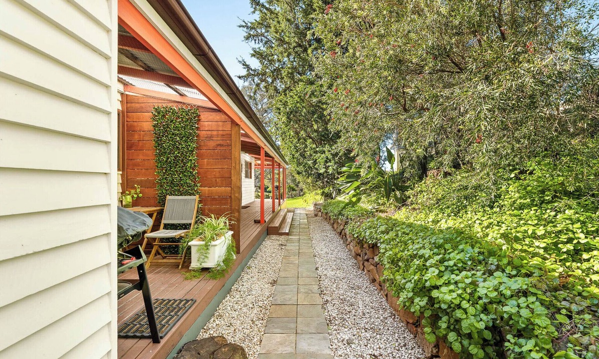 Central Tilba Apartment | Central Tilba Overnight Retreat — King Bed, Ensuite, Pet-Friendly