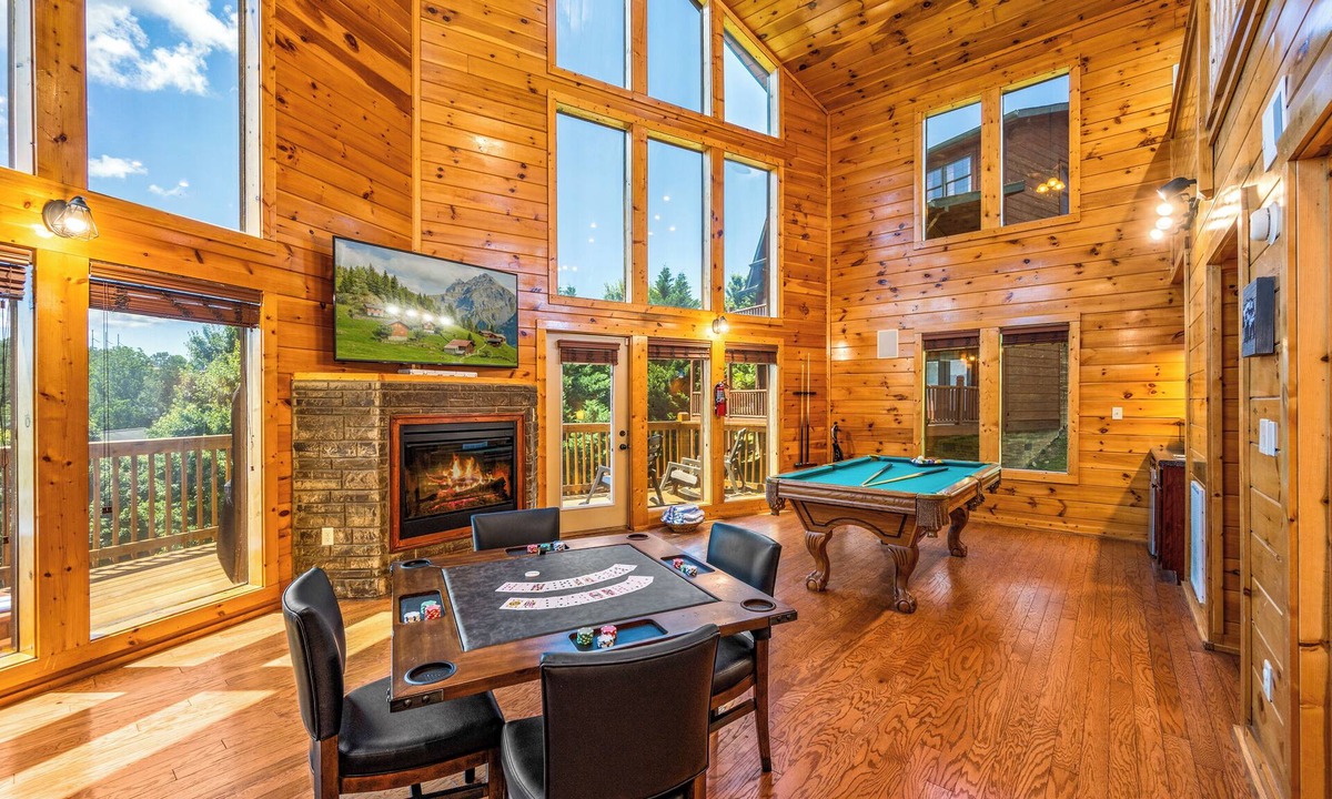 Pigeon Forge Cabin | Dollywood 3 Miles, Theatre, Game Room, HotTub, Pets, PoolTable, 2 Balconies