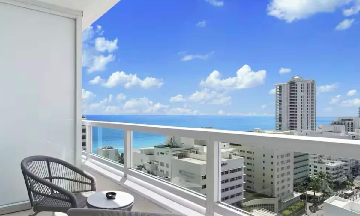 Mid Beach Resort | Terrace JR Suite Oceanfront Resort Fontainebleau Tresor Spa Bikes Included