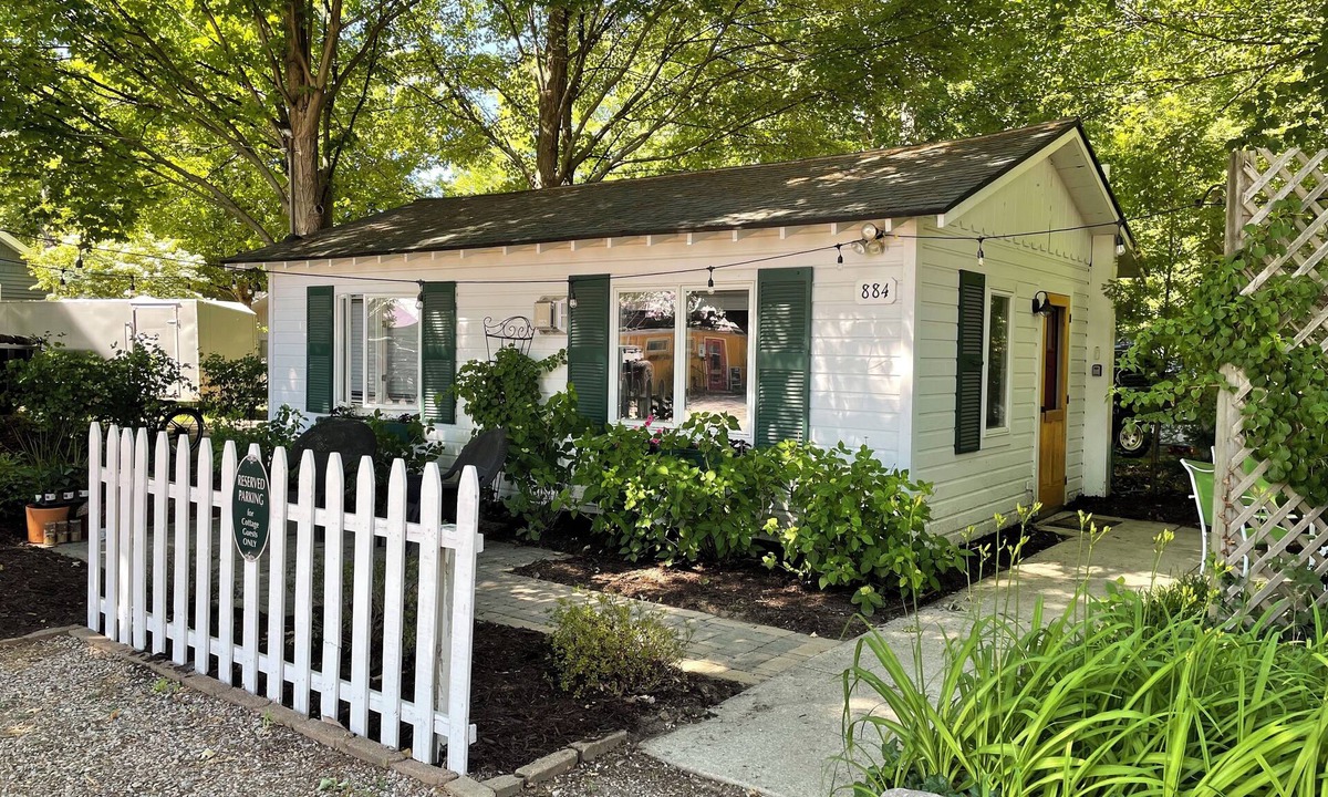 Saugatuck Cottage | The Roost at The Southerner