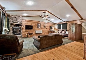 Secluded Cabin Pool WiFi smart TVs Beaver lake
