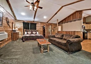 Secluded Cabin Pool WiFi smart TVs Beaver lake