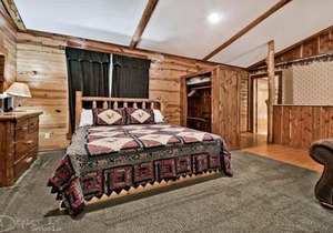 Secluded Cabin Pool WiFi smart TVs Beaver lake