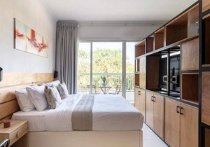 Spacious & Chic Studio Apartment in JVT!