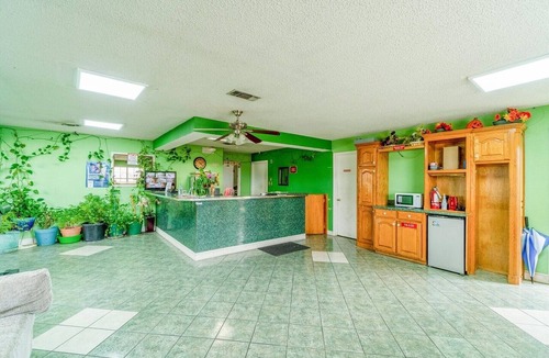 Mineral Wells Apartment | 2 Queen Beds Non-Smoking
