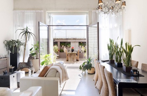 St Kilda Villa | Architectural Home, Pool Oasis/Steps from Trendy Chapel St.