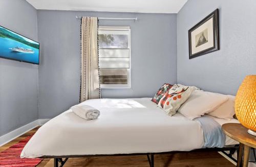 Holly House | Authentic Austin Home with Cowboy Pool, Big Fenced Yard, Close to Austin Festivals