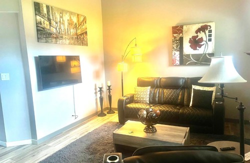 Forestview Apartment | Beautifully furnished one bedroom loft located in Chicago's South suburb of Alsip