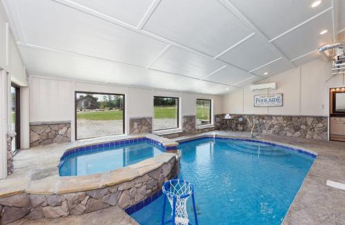 Wears Valley House | Bowling Waterfront Luxury MtnViews Pool Sleeps12