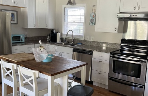 Isle of Palms House | Charming family vacation cottage, close to the beach on Isle of Palms.