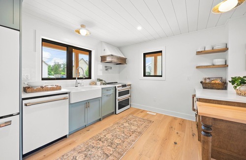 Perth House | Comfortable, bright and central farmhouse in historic Perth.