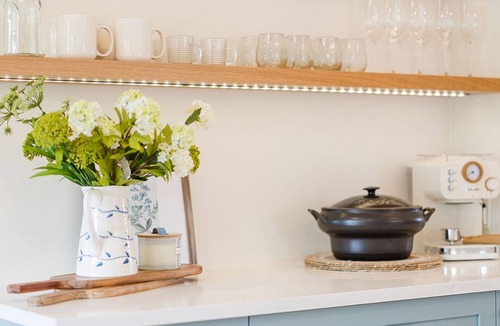 Perth House | Comfortable, bright and central farmhouse in historic Perth.