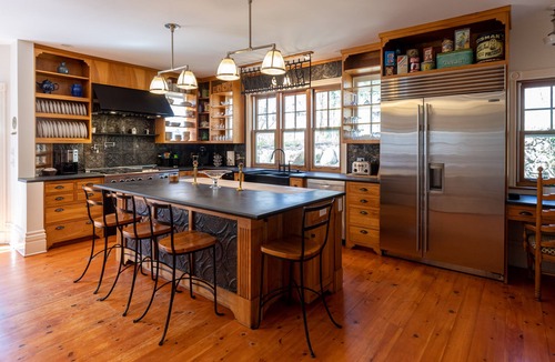 Tisbury House | Downtown Captain's Mansion- The Dexter- Family, event, and pet friendly