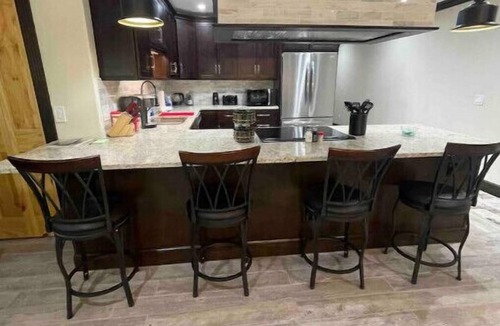 Ashtabula Ski Chalet | Eagle River Retreat~hot tub~riverfront!
