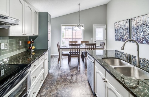 Southwest Calgary House | EXECUTIVE 5BD HOME | MINS TO SPRUCE MEADOWS