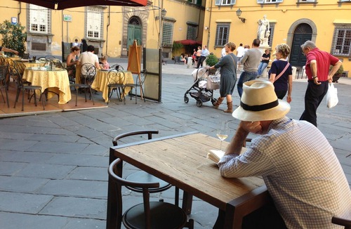 Lucca Historical Center Apartment | Family-friendly flat in a tiny square in the center of the walled town of Lucca