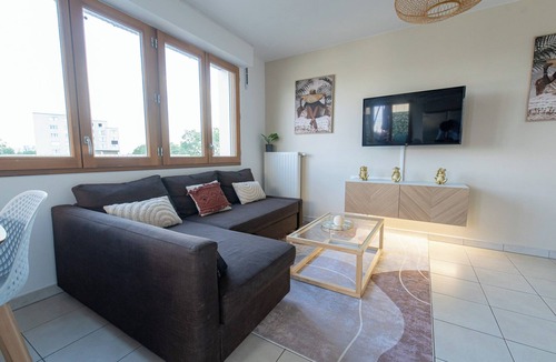 Saint-Denis Apartment | LE PETIT SESAME L' évasions cosy jacuzzi terrace wifi parking 2 steps stadiumDF