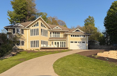 South Haven House | Luxury 7BR multifamily on Lake Michigan, Pool & Spa, New Kitchen and Lake Porch!