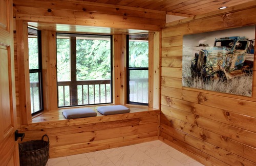 Wears Valley Cabin | NEWLY RENOVATED 4 br, Beautiful Views, Game Room, Theater Room, Sleeps 12