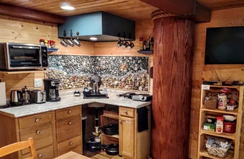 Waldport Apartment | NO CLEANING FEE! Castaway Cove-Launch Free Kayaks&Canoe from bank-Near Beach too