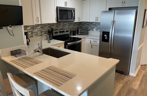Atlantic Beach Condo | Oceanfront 3BR 2.5BA, OF Balcony & Screen Porch, 4 Pools, Sound Access & 2 Bikes