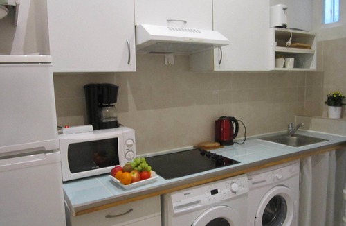 Quartier du Faubourg-Montmartre Apartment | OPERA, LOUVRE, MONTMARTRE TOURISTIC WIFI 2 BEDROOMS 1 FULL BATH 1 SHOWER ROOM