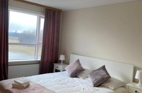 Innri-Njarthvik Apartment | Quaint 3-bedroom apartment in charming Ásbrú neighborhood