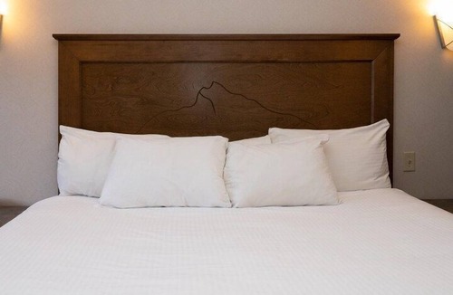 Banff Hotel | Relaxing Stay in Banff! Lovely Superior King Room