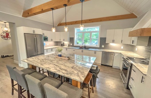 Jones Falls House | Sand Lake Retreat – Waterfront Cottage on Sand Lake, Rideau