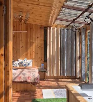 Kullu Ski Chalet | Skyview Jacuzzi Treehouse Power Backup Tandi