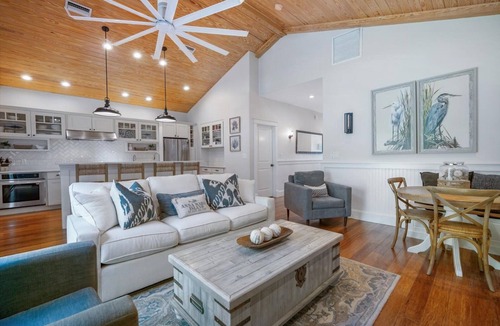 Holmes Beach House | Spacious Beachfront Home in Holmes Beach on Anna Maria Island! Swell Life