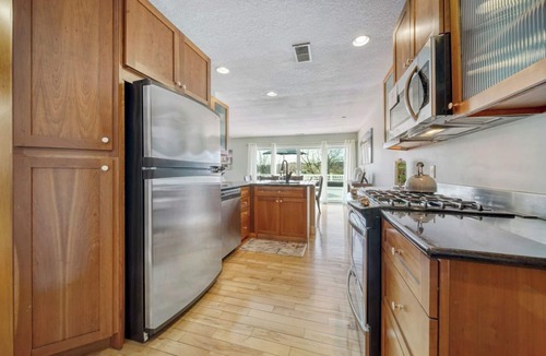 Saugatuck House | This recently remodeled two bedroom condo offers the best of everything! Downtown Saugatuck