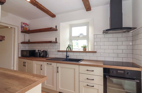 Mullagh Cottage | TIG DAVY, family friendly, with open fire in Mullagh, County Clare