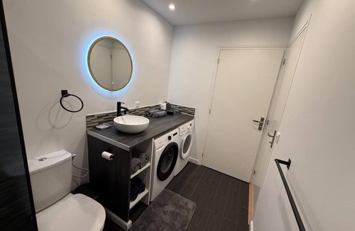 French Cul de Sac Apartment | View planes, beach & lolos in Grand-Case