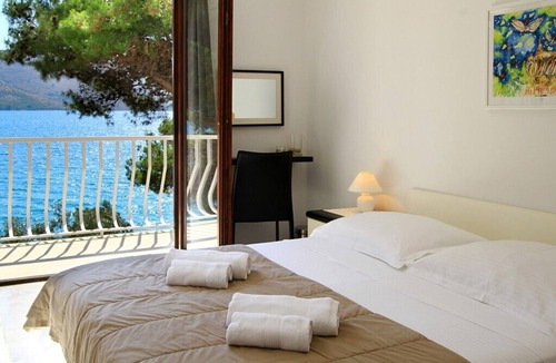 Seget Vranjica Villa | Villa Mare */Luxury holiday house on the beach in Vranjica (Trogir Riviera)
