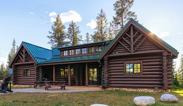 10-person Chalet 5 minutes from Jasper town