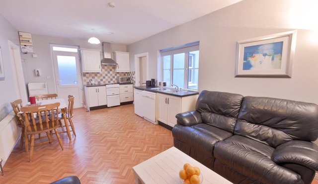 10mindrivecliffsofmoher-cozy2br-parking-wifi