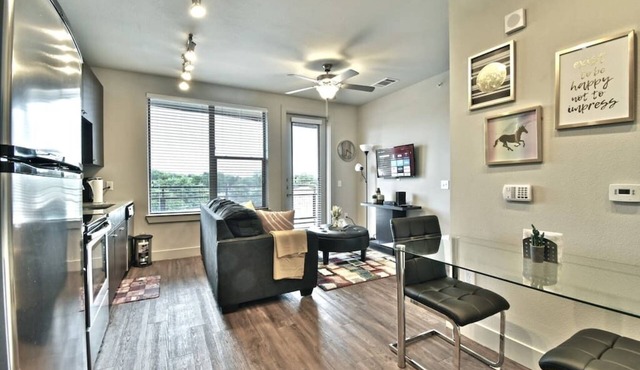 1Bedroom 2 beds Furnished Apt with Parking / washer & dryer