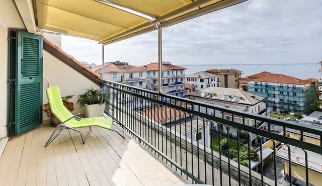 Alda's Home: Sea View Retreat