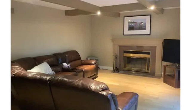 Amazing 4 bedroom home with 2 fireplaces! Centrally located, close to QEW