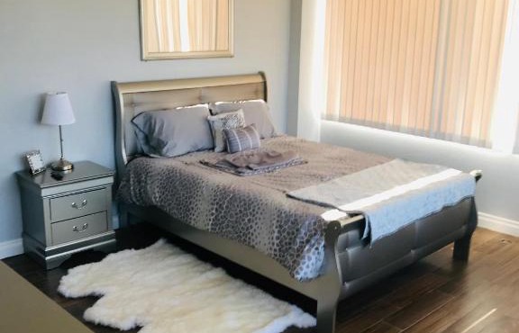 Amazing Master Suite in Shared 2/B Condo behind Convention Center
