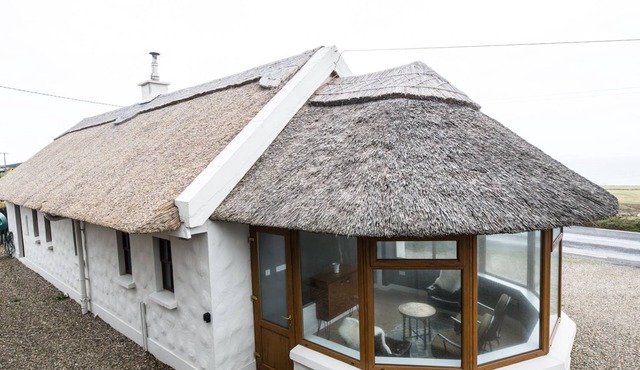 Authentic Thatched Cottage with great views near Cliffs of Moher