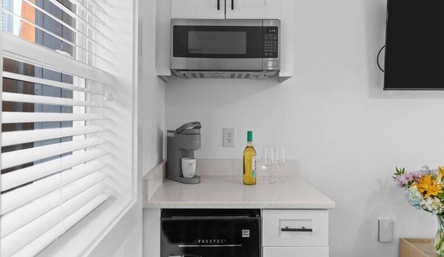 Beach House OKI - King Room in hotel on Oak Island, North Carolina