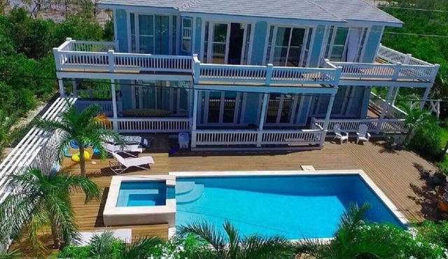 Beach Villa w/Pool @ French Leave Bch, Hot Tub, Gym, Prestigious Banks Rd
