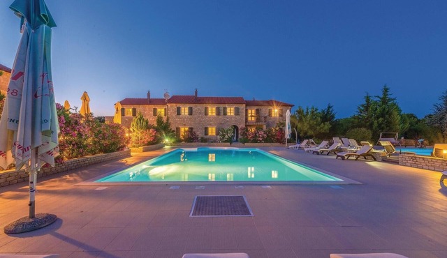 Beautiful home in Drinovci
