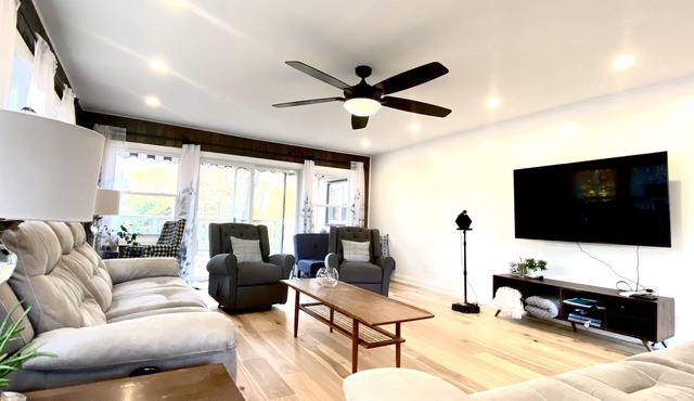 Beautiful Waterfront Cottage w/Swim Spa Hot Tub, Sleeps 19