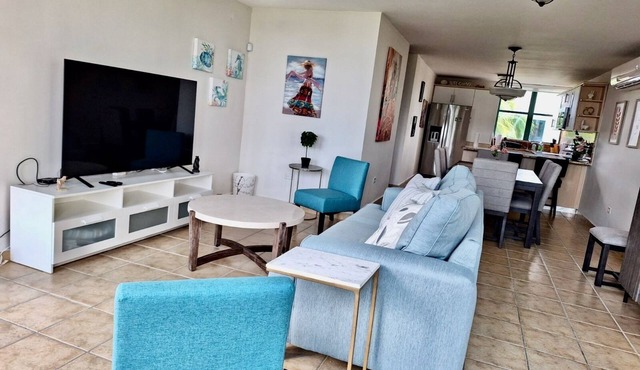 BEST AQUATIKA PENTHOUSE: truly beachfront, 10 beds, 5 rooms, 10 person capacity.
