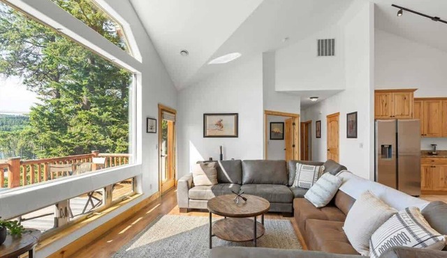 Blacktail Retreat | Close to Skiing & Glacier Park