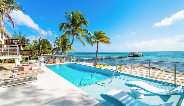 Blue Serenity: Beach House w/Pool, Pickleball Courts + Backyard Snorkeling